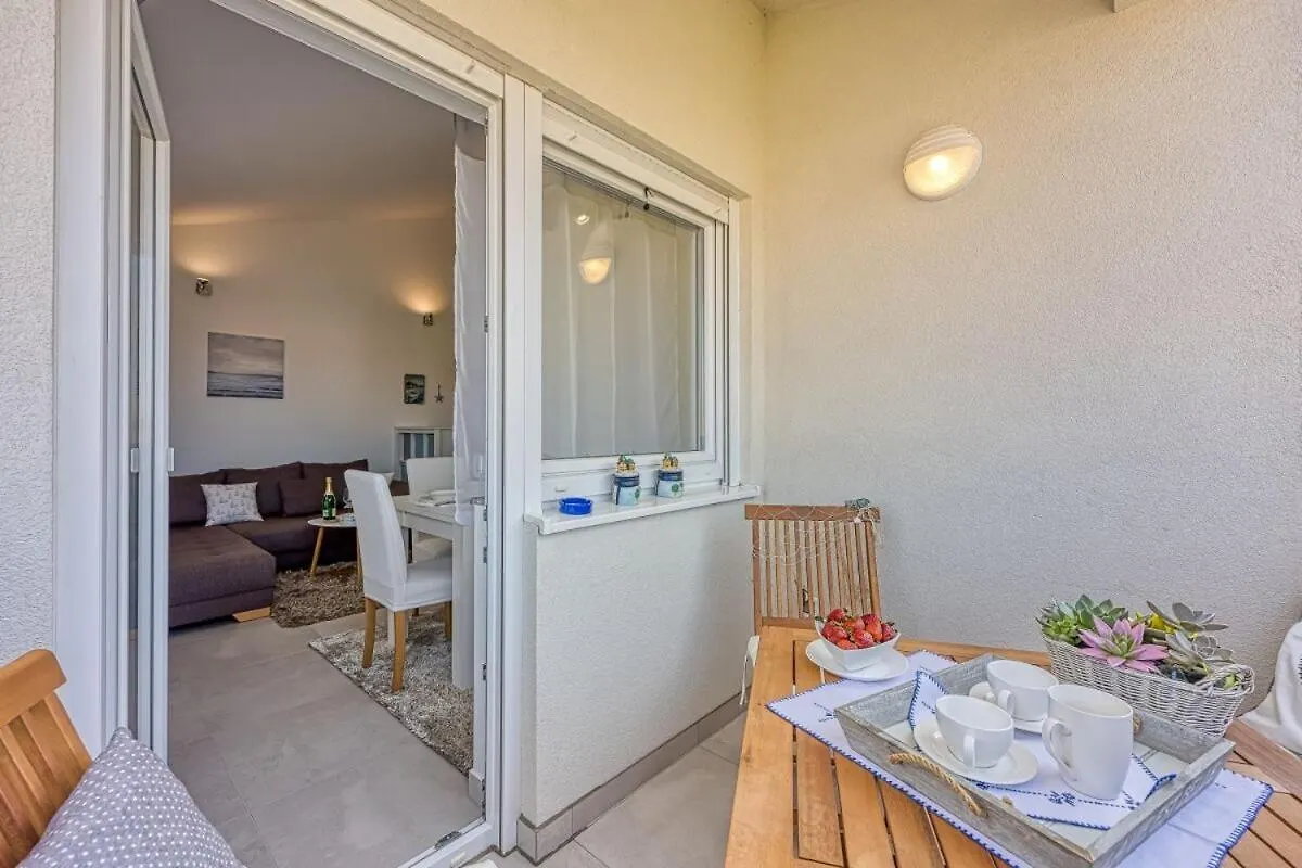 פרוי Apartment Karan